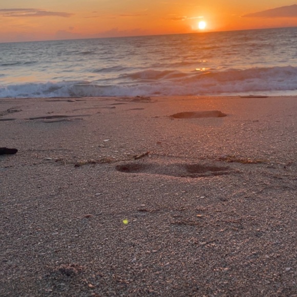 Live listing❣️ like to be notified when I go live for sunrise at the beach - Picture 3 of 6